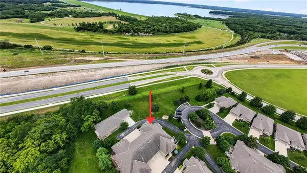 2250 Lake Pointe DR #702, Lawrence, KS 66049