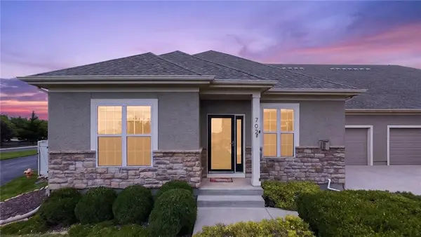 2250 Lake Pointe DR #702, Lawrence, KS 66049