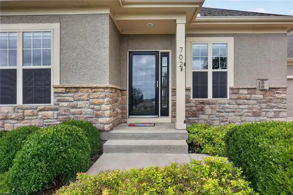 2250 Lake Pointe DR #702, Lawrence, KS 66049