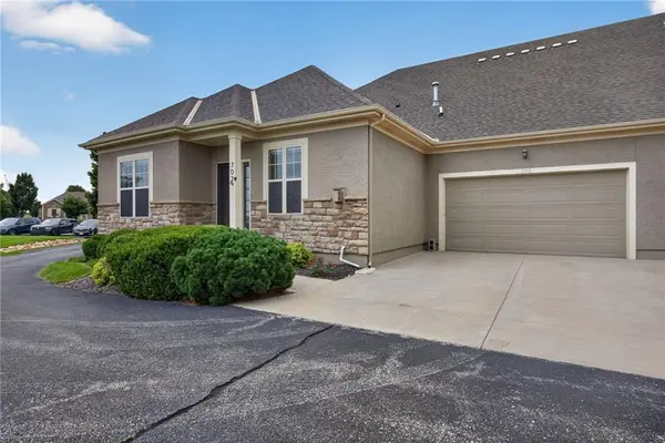 2250 Lake Pointe DR #702, Lawrence, KS 66049