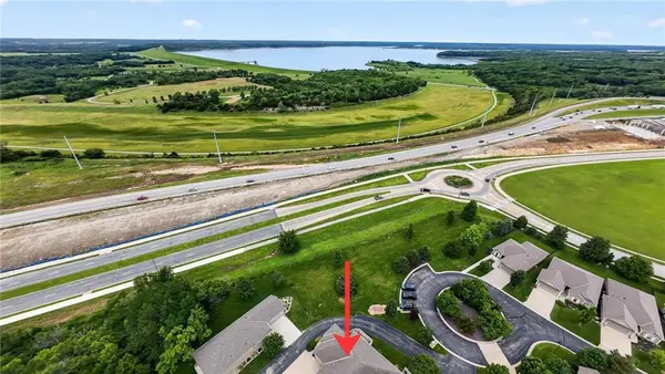 2250 Lake Pointe DR #702, Lawrence, KS 66049