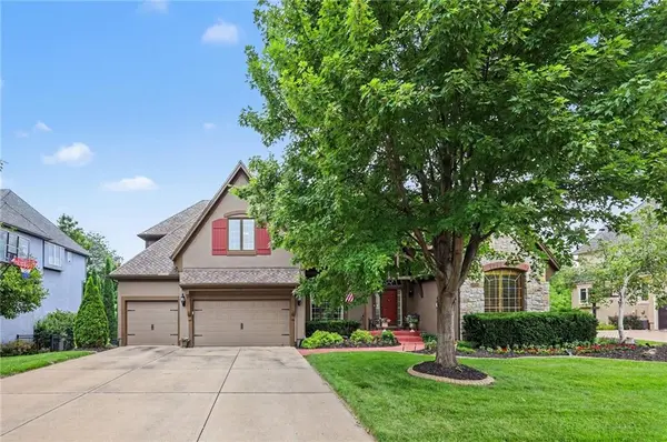 11919 W 139th TER, Overland Park, KS 66221