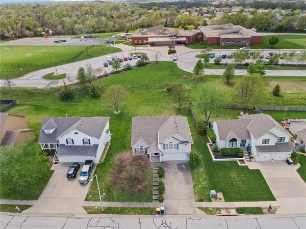 9112 N Camden AVE, Kansas City, MO 64154