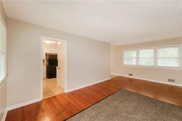 11016 E 51st ST, Kansas City, MO 64133