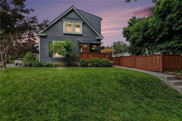 5901 Rockhill RD, Kansas City, MO 64110