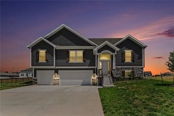 1018 Jasmine DR, Liberty, MO 64068