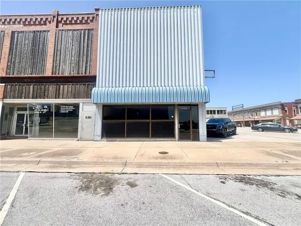 210 W 9th ST, Coffeyville, KS 67337
