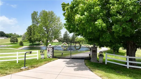 450 Ruth Ewing RD, Liberty, MO 64068