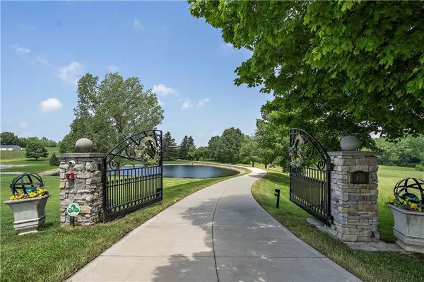 450 Ruth Ewing RD, Liberty, MO 64068