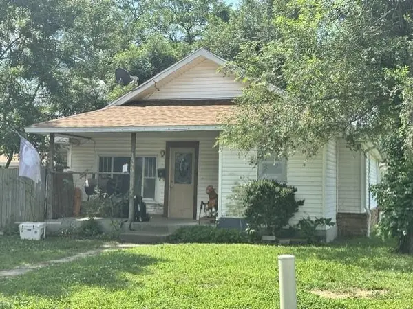 1329 W Allison ST, Nevada, MO 64772