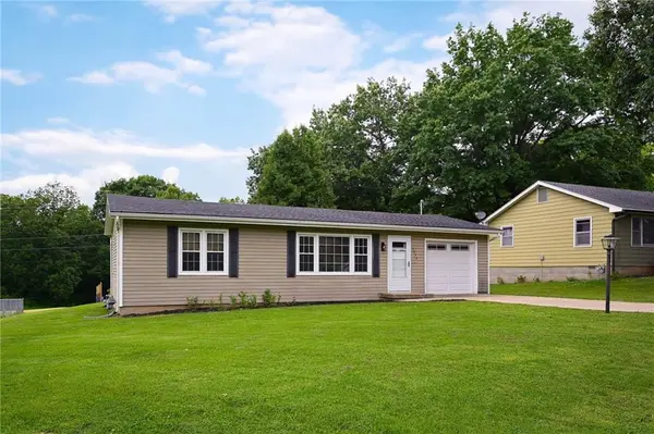 3032 Iowa ST, Leavenworth, KS 66048