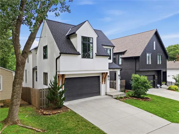 2207 W 48th ST, Westwood, KS 66205
