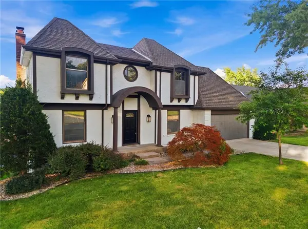 3628 NE Basswood DR, Lee's Summit, MO 64064