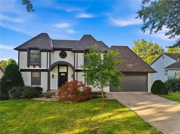 3628 NE Basswood DR, Lee's Summit, MO 64064