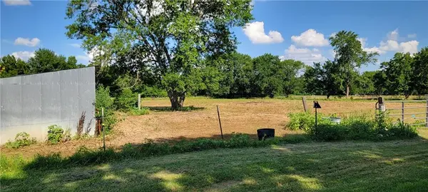801 S McKinley ST, Laharpe, KS 66751
