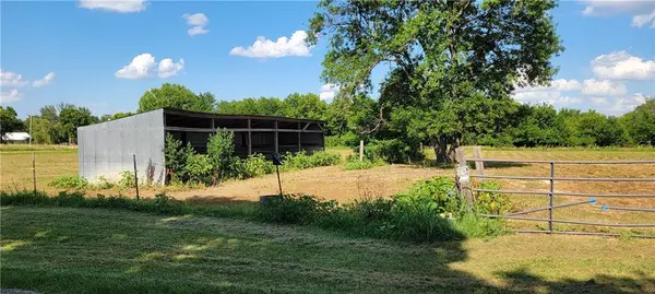 801 S McKinley ST, Laharpe, KS 66751