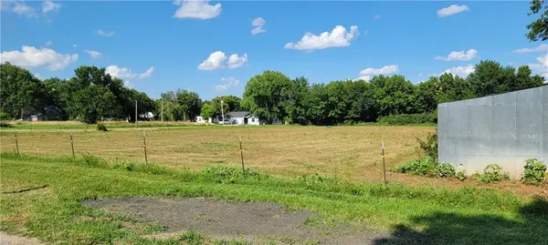 801 S McKinley ST, Laharpe, KS 66751
