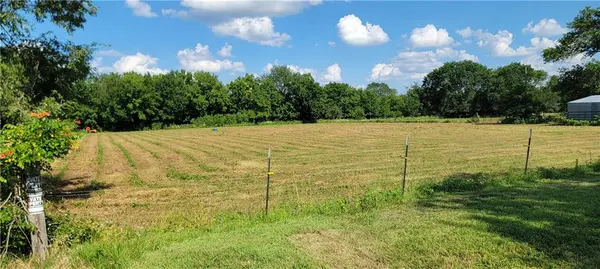 801 S McKinley ST, Laharpe, KS 66751
