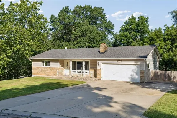 6826 N Baltimore AVE, Gladstone, MO 64118