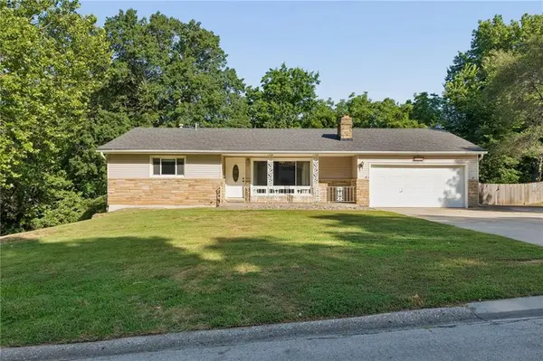 6826 N Baltimore AVE, Gladstone, MO 64118