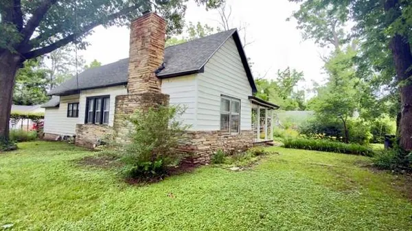 1030 W Walnut ST, Nevada, MO 64772