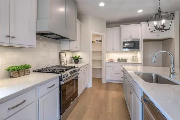 9846 Greeley ST, Lenexa, KS 66227