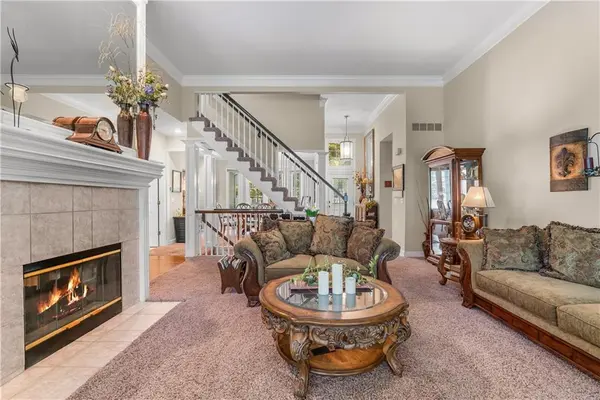 713 NE Plumbrook PL, Lee's Summit, MO 64064