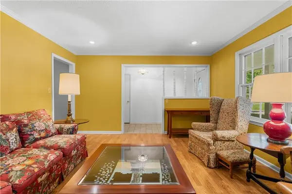 1312 SW Sunrise DR, Blue Springs, MO 64015