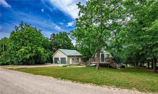 97 W Sugar Lake DR, Mound City, KS 66056
