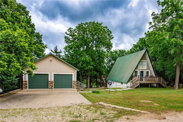97 W Sugar Lake DR, Mound City, KS 66056