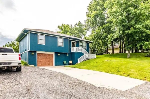 81 SW 101 RD, Warrensburg, MO 64093
