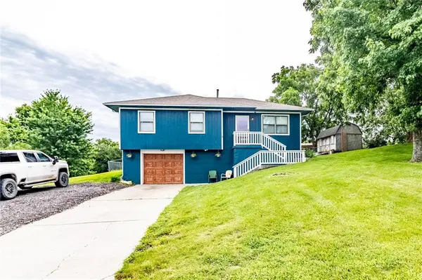 81 SW 101 RD, Warrensburg, MO 64093