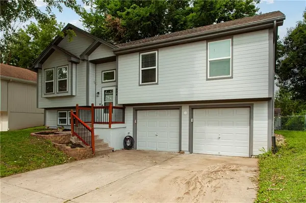 1604 S Concord CT, Independence, MO 64058