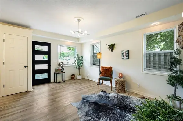 505 E 82ND ST, Kansas City, MO 64131