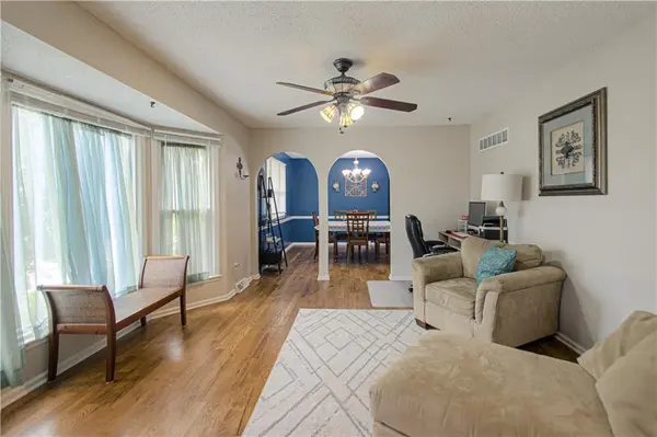 3008 S Cochise DR, Independence, MO 64057