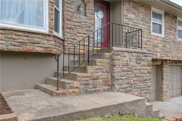 3008 S Cochise DR, Independence, MO 64057