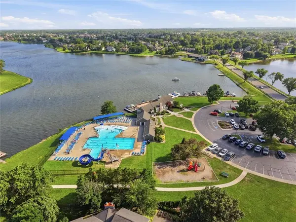 901 SW Raintree DR, Lee's Summit, MO 64082