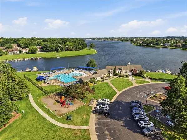 901 SW Raintree DR, Lee's Summit, MO 64082