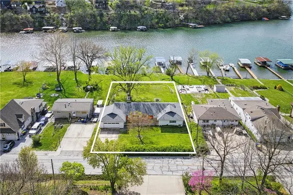 13 P Lake Shore DR, Lake Lotawana, MO 64086