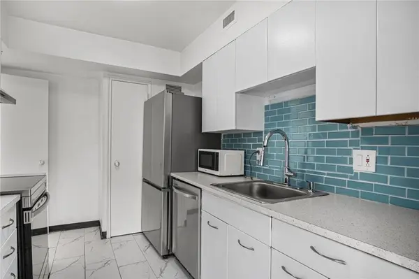 4550 Warwick BLVD #409, Kansas City, MO 64111
