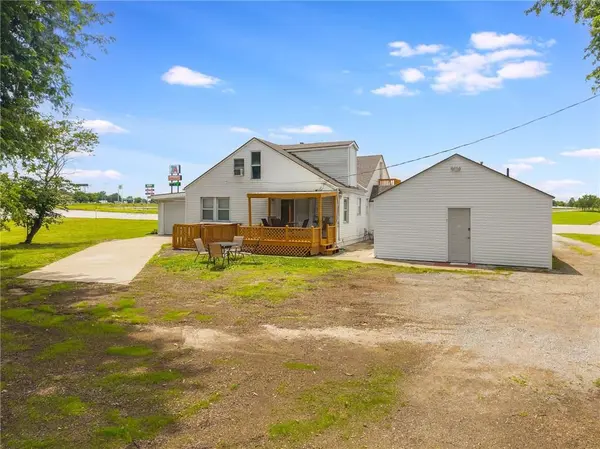 107 N Broadway ST, Oak Grove, MO 64075