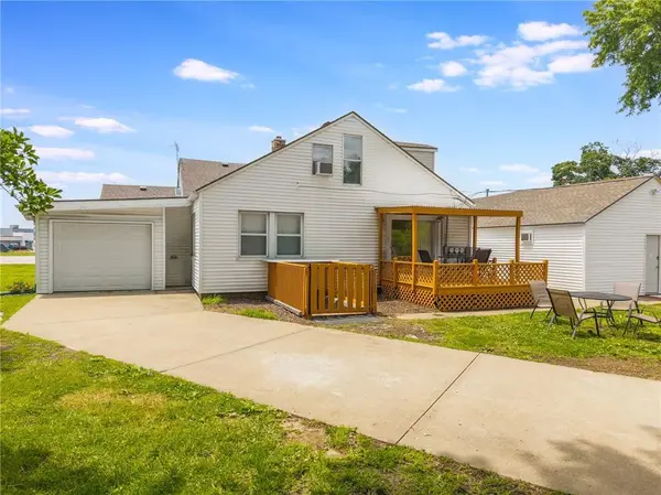 107 N Broadway ST, Oak Grove, MO 64075