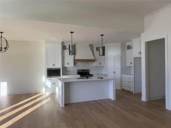 10511 N Highland PL, Kansas City, MO 64155