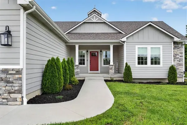 803 NE Lakota DR, Adrian, MO 64720