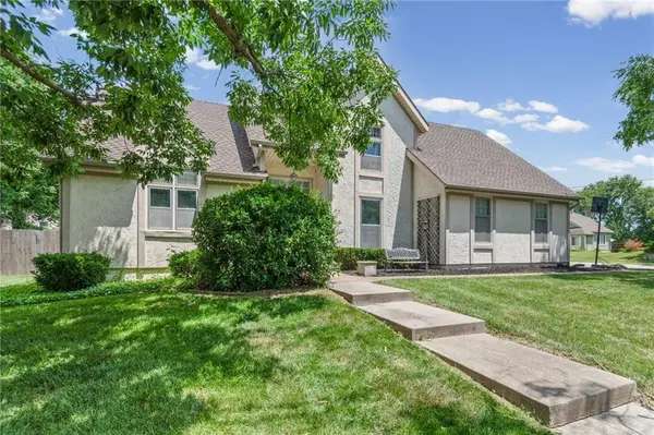 11102 W 114th TER, Overland Park, KS 66210