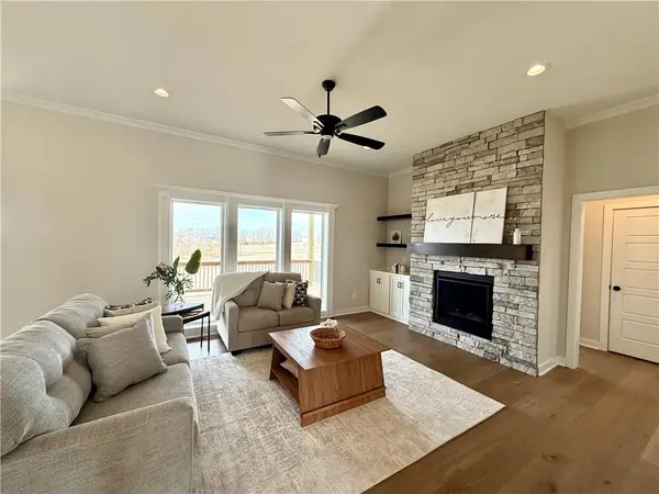 9810 N Laurel AVE, Kansas City, MO 64157