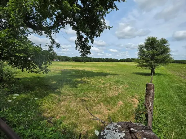 38543 Lone Elm RD, Fontana, KS 66026