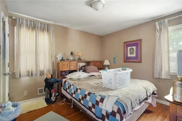 1729 N McCoy ST, Independence, MO 64050