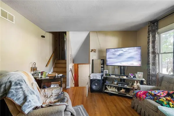 1729 N McCoy ST, Independence, MO 64050
