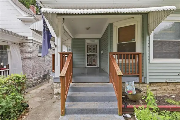 1321 W 40th ST, Kansas City, MO 64111